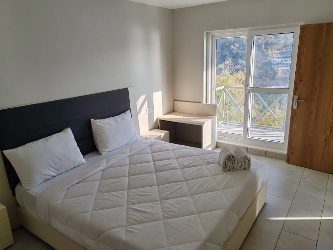 Hibiscus LakeView Hotel