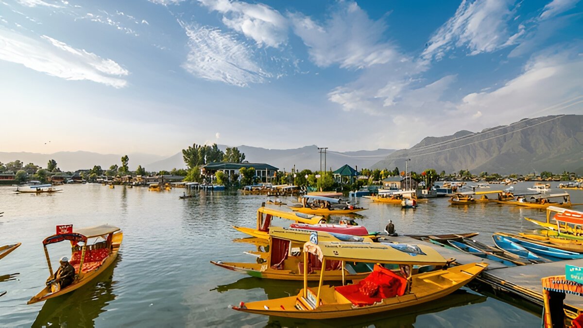 "Vaishno Devi & Kashmir Tour Package: 9 Nights 10 Days - Katra, Srinagar, Houseboat, Pahalgam & Gulmarg"